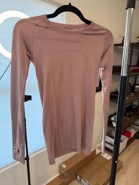 Lululemon Women’s Long-Sleeve Seamless Top - Dusty Rose